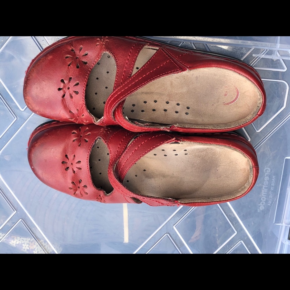 Klogs Slip Resistant Red Leather Clogs Sandals - Picture 10 of 13